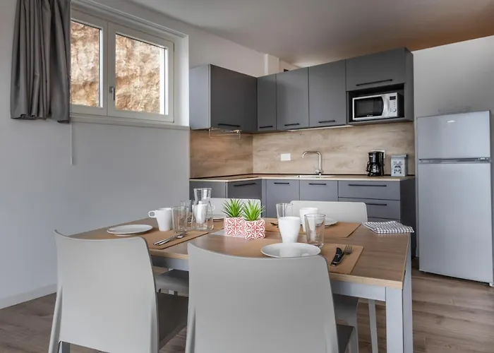 Solei Classic & מלון דירות ברנצונה סול גארדה